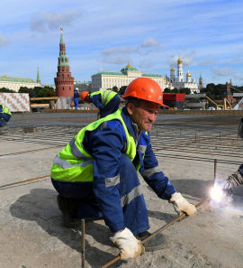 Опора экономики: Почему трудовые мигранты не уехали из России