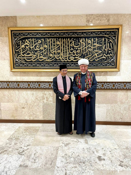 Глава ДСМР посетил самую большую мечеть в Юго-Восточной Азии